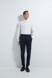 hối áo sơ mi slim fit trắng với quần âu đen Baymen